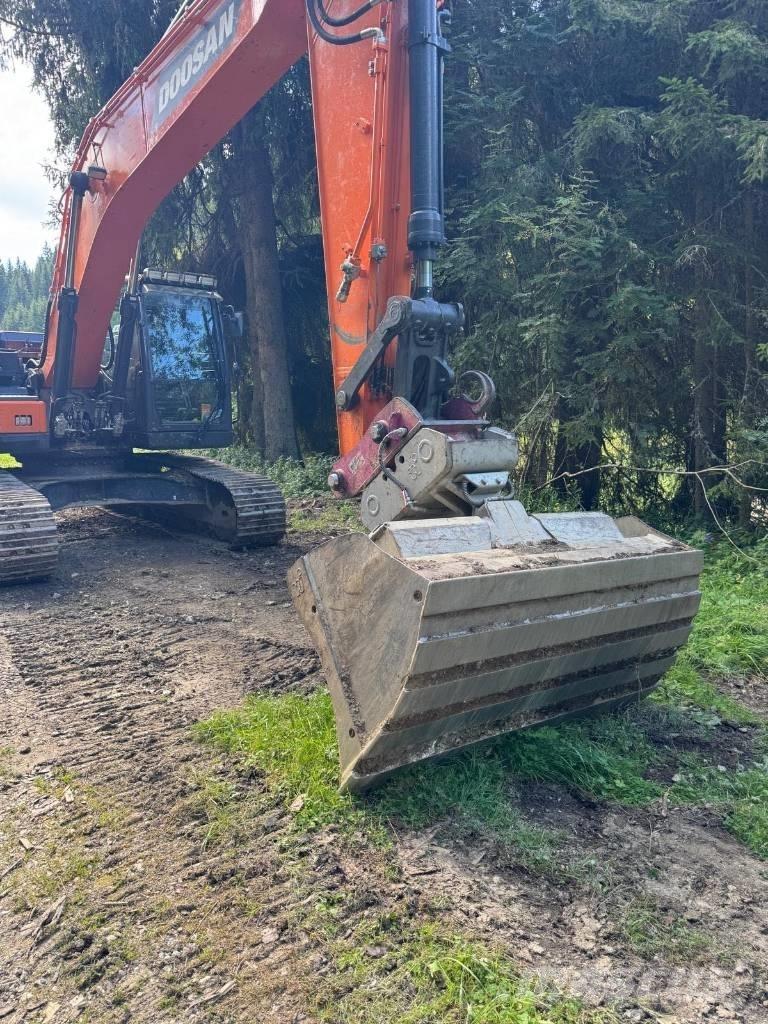 Doosan DX 225 LC-7 حفارات زحافة