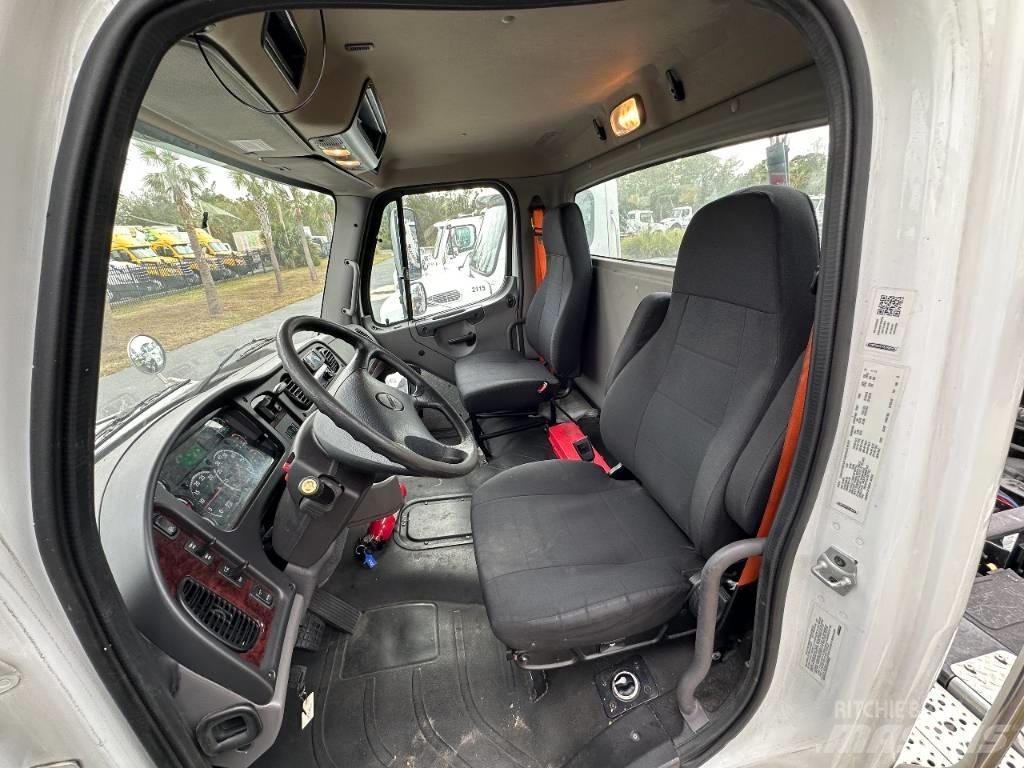 Freightliner M2 شاحنات نقل المشروبات