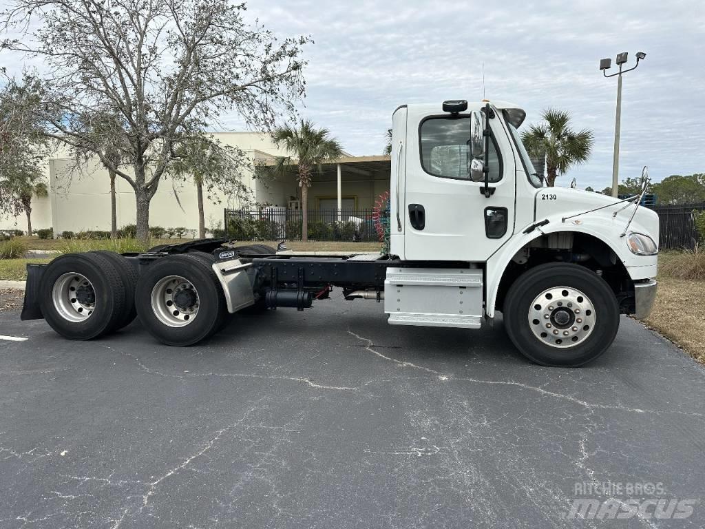Freightliner M2 شاحنات نقل المشروبات
