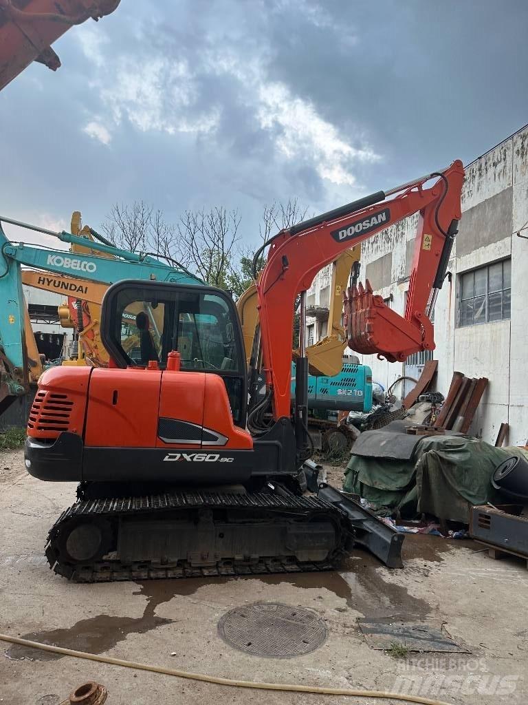 Doosan DX 60 حفارات وسط 7 طن - 12 طن