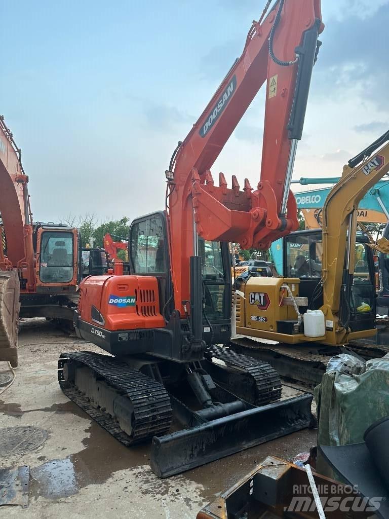 Doosan DX 60 حفارات وسط 7 طن - 12 طن