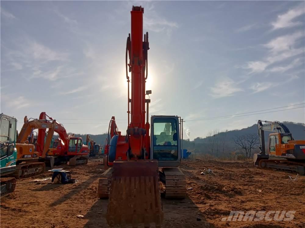 Hitachi ZX135US حفارات زحافة