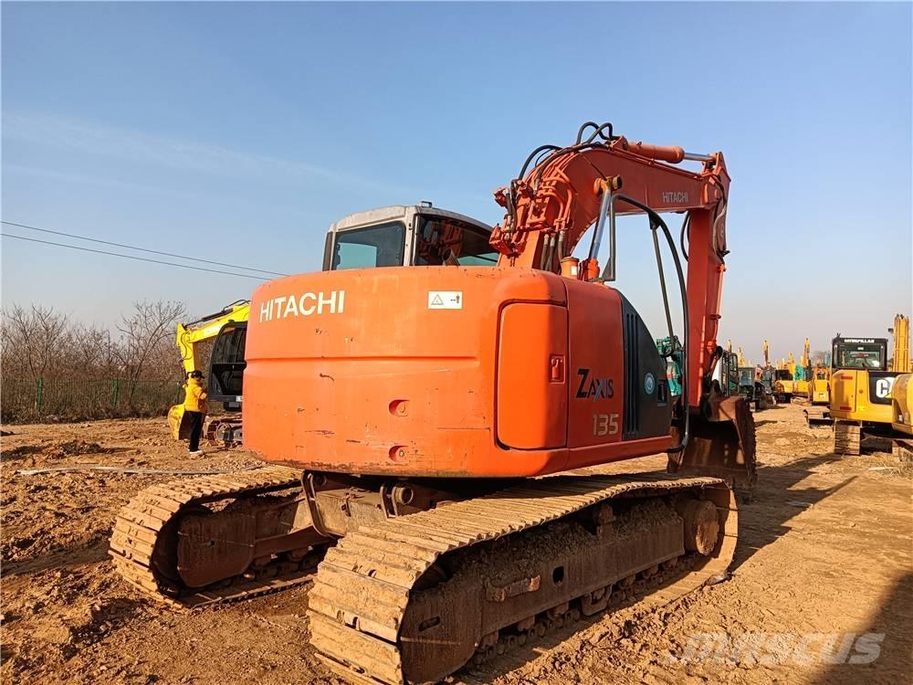 Hitachi ZX135US حفارات زحافة
