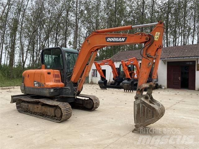 Doosan DX 60 حفارات صغيرة أقل من 7 طن (حفارات صغيرة)