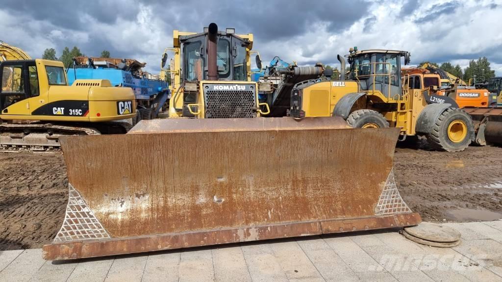 Komatsu D 61 PX-15 بلدوزرات مجنزرة