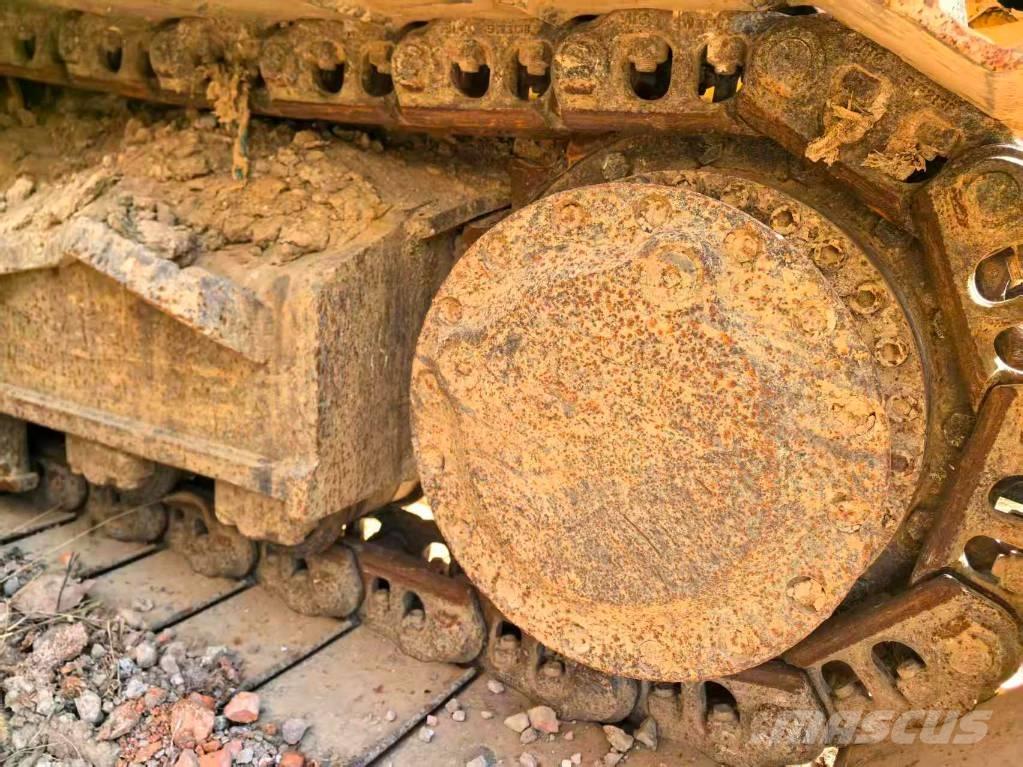 CAT 323 حفارات زحافة