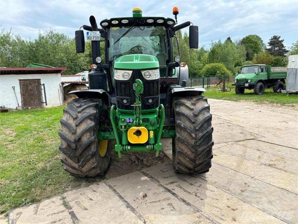 John Deere 6215 R الجرارات