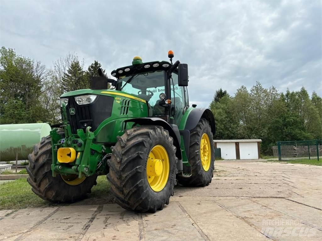 John Deere 6215 R الجرارات