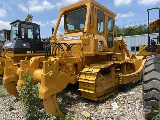CAT D 7 G بلدوزرات مجنزرة