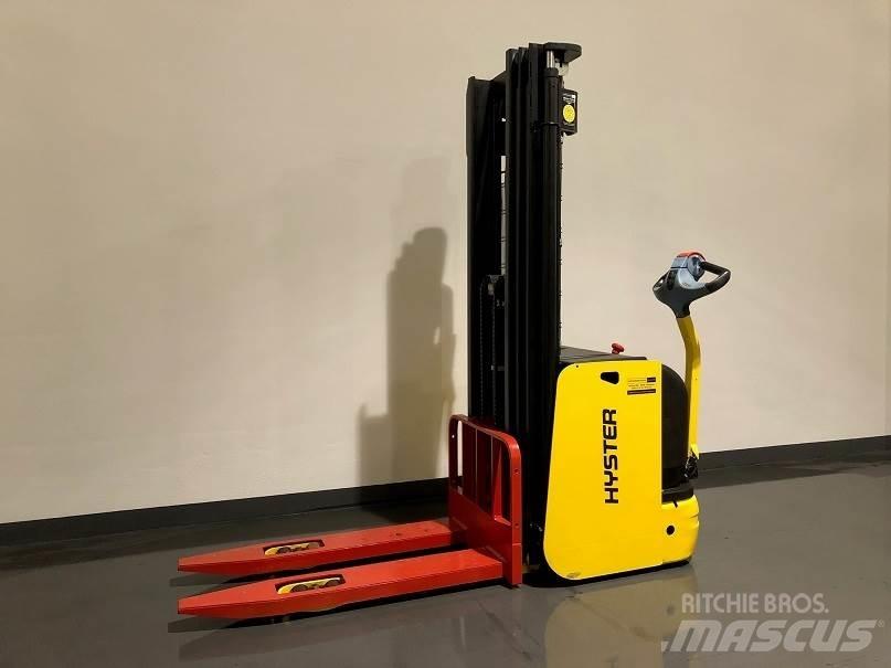 Hyster S1.6AC معدات التكديس الجوالة