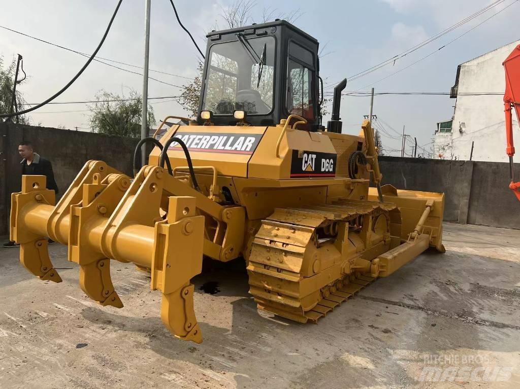 CAT D6G بلدوزرات مجنزرة