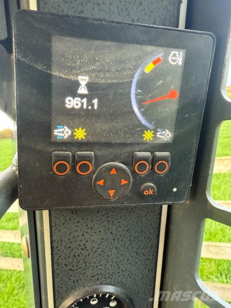 Gehl R 105 لوادر انزلاقية التوجيه