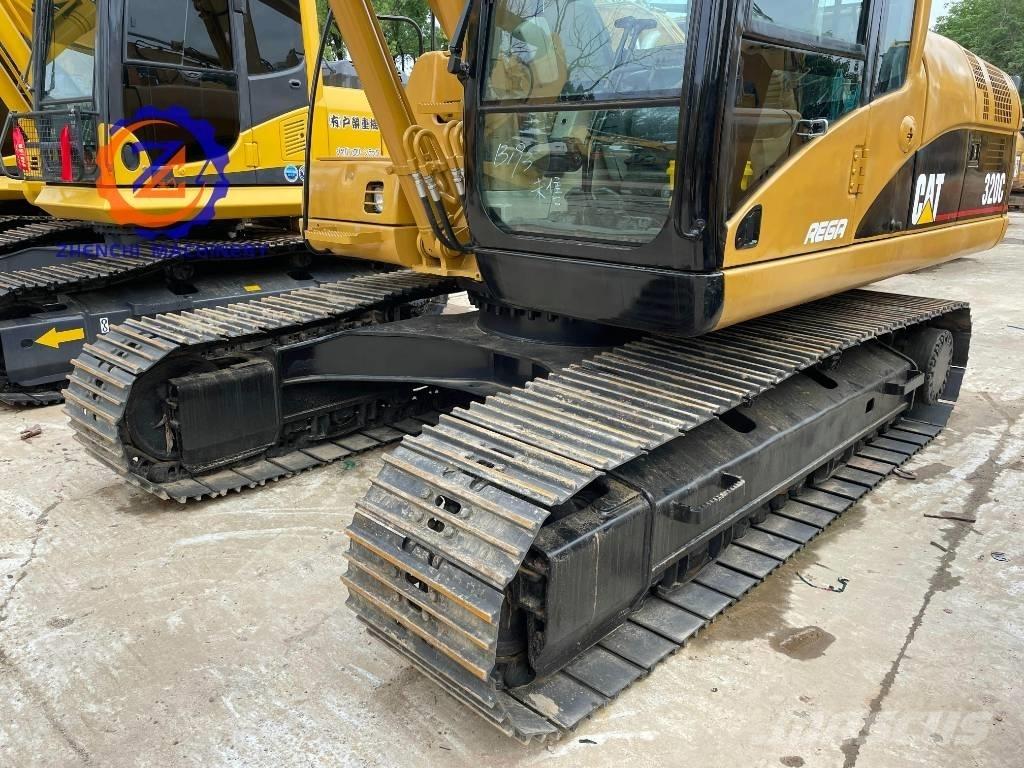 CAT 320 C حفارات زحافة