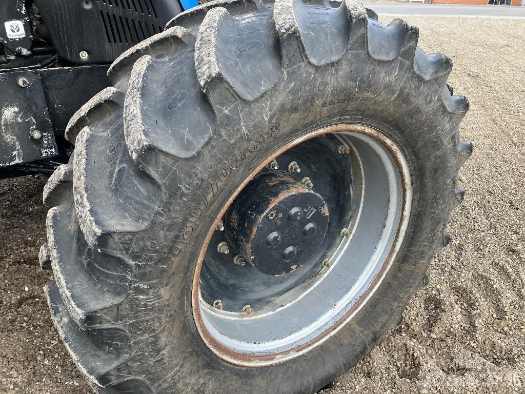 New Holland TG 285 الجرارات