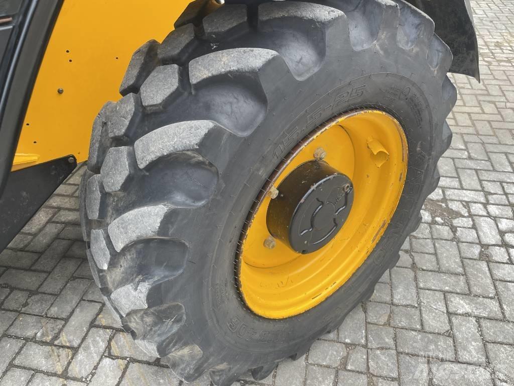 JCB 540-140     2016 مناولات متداخلة