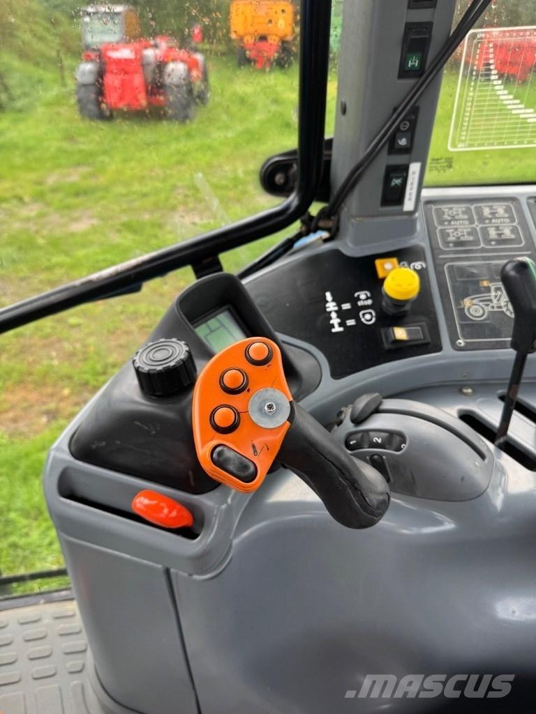 New Holland TM 175 الجرارات