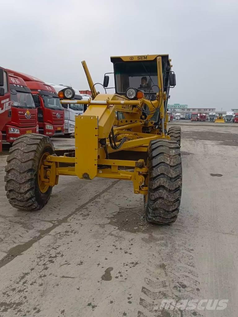 SEM 919 معدات تمهيد الطرق