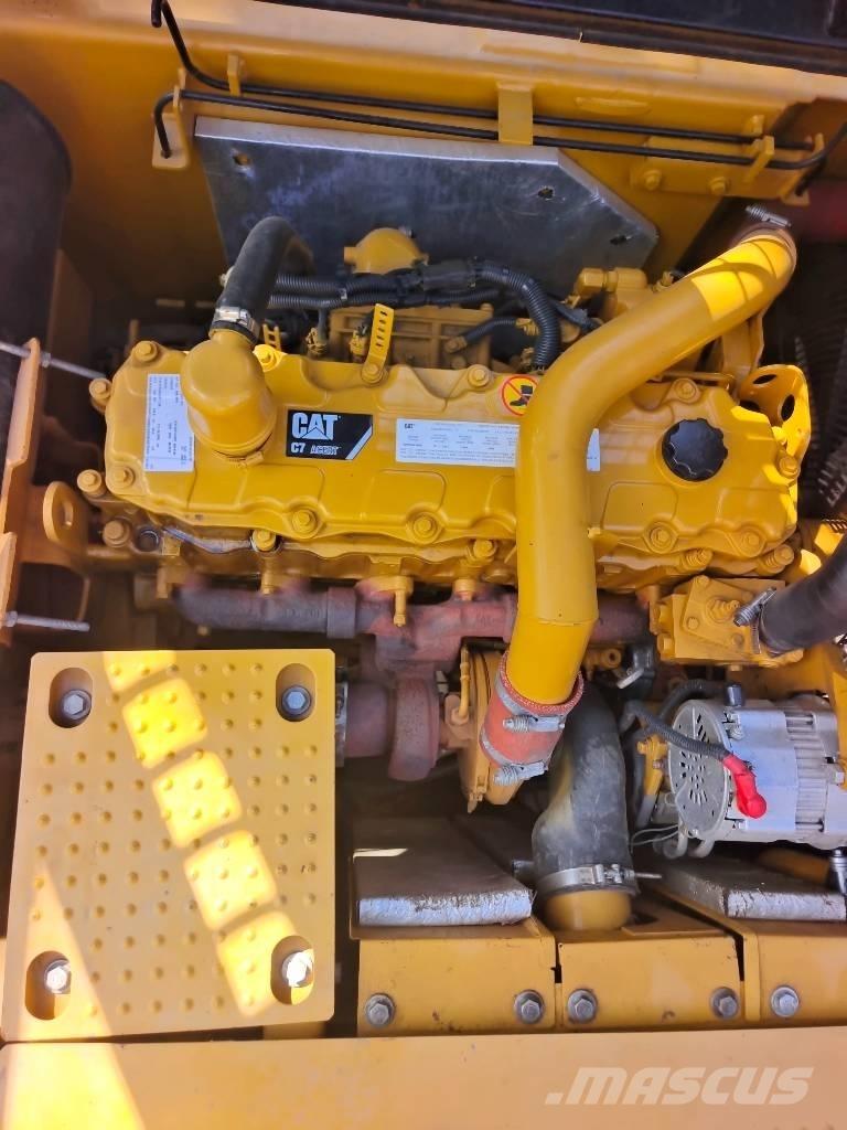 CAT 329D2L حفارات زحافة