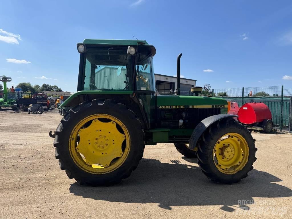 John Deere 2850 الجرارات