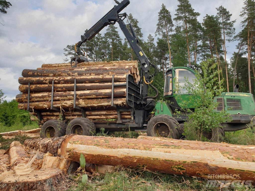 John Deere 1110 E شاحنات
