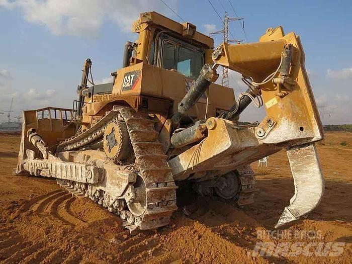 CAT D10 T بلدوزرات مجنزرة