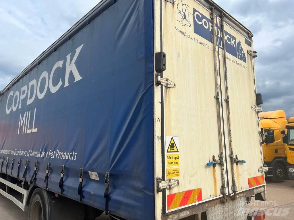 Scania P 230 شاحنات بغطاء جانبي