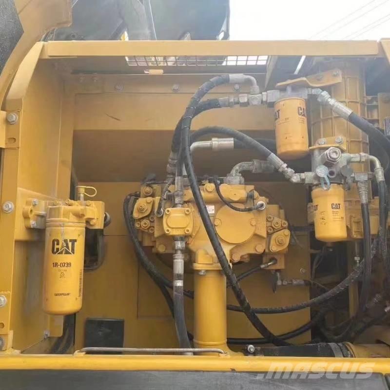 CAT 329 D حفارات زحافة