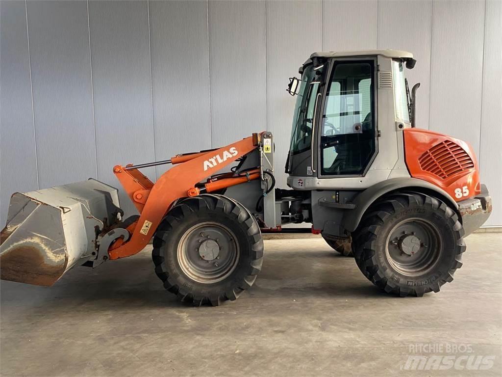 Atlas AR 85 لوادر بعجل