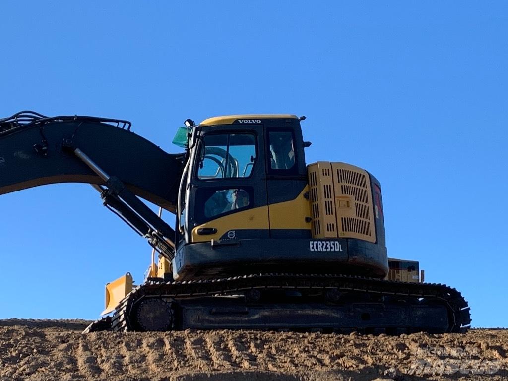 Komatsu 138 us -8 حفارات زحافة