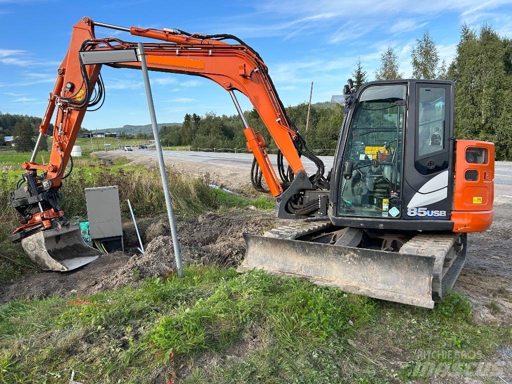 Hitachi ZX 85 US B-6 حفارات وسط 7 طن - 12 طن