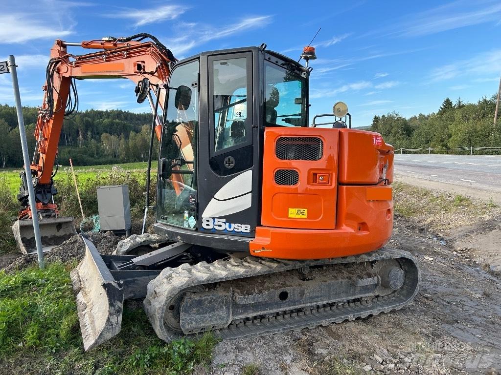Hitachi ZX 85 US B-6 حفارات وسط 7 طن - 12 طن