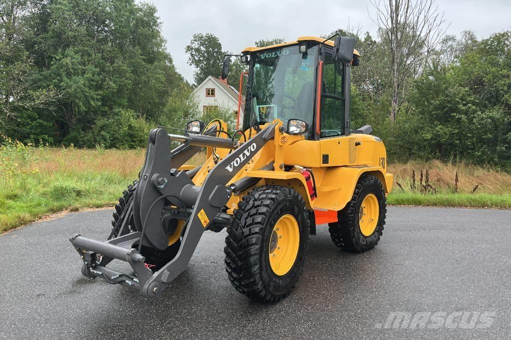 Volvo L 30 لوادر بعجل
