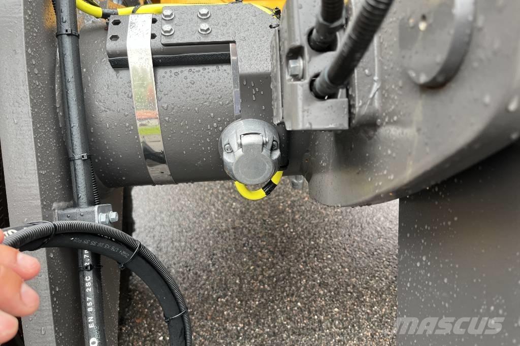 Volvo L 30 لوادر بعجل