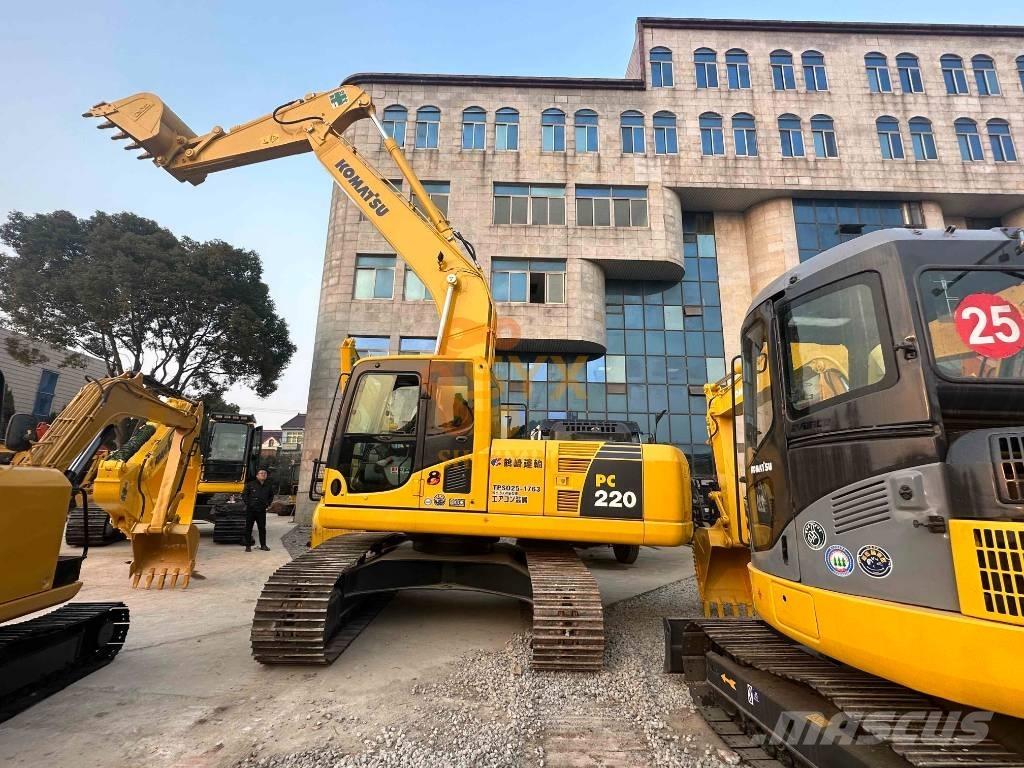 Komatsu PC 220-8 حفارات زحافة