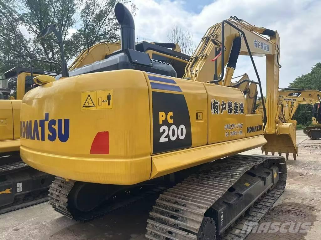 Komatsu PC 200-8N1 حفارات زحافة