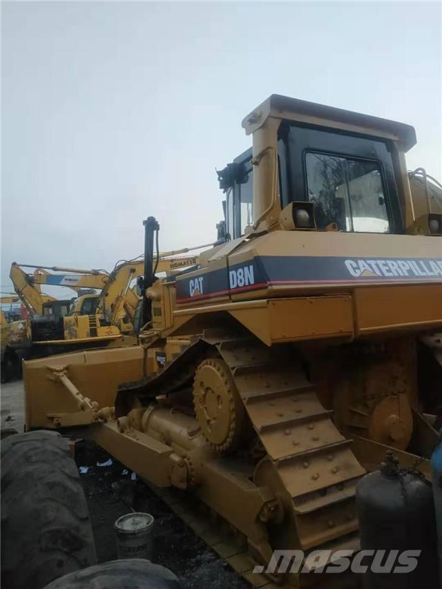 CAT D8N بلدوزرات مجنزرة