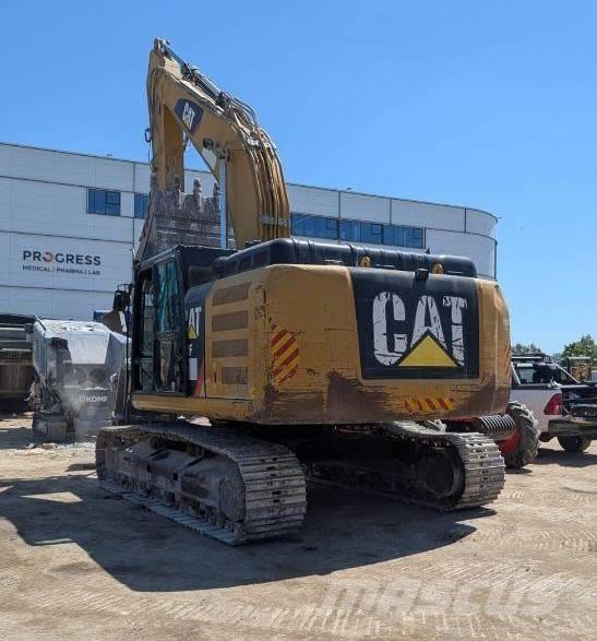 CAT 330 حفارات زحافة