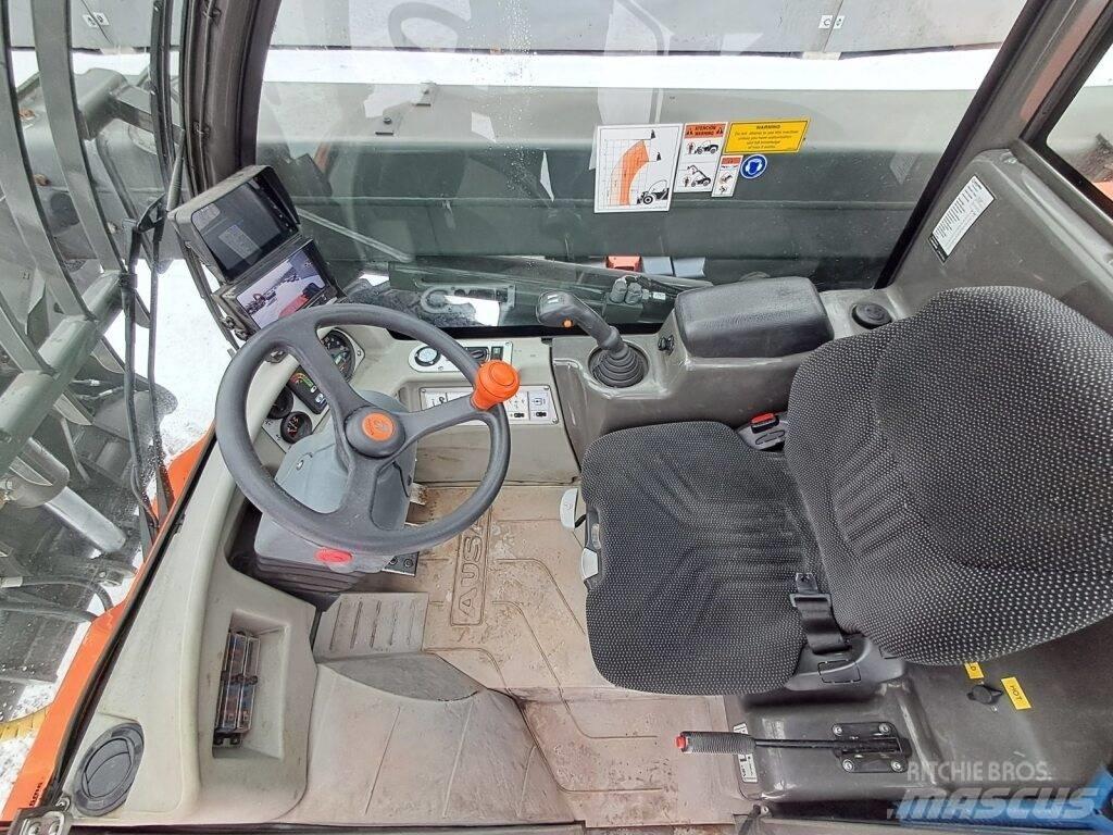 Ausa T 235 H مناولات متداخلة