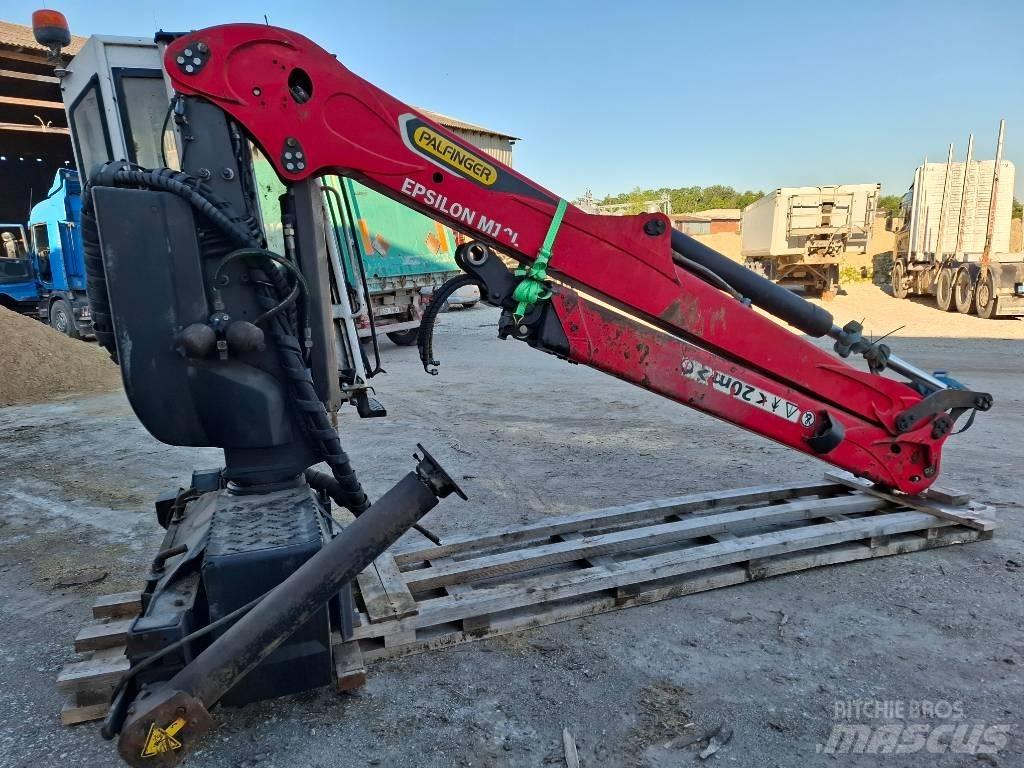 Epsilon M 12 L رافعات أشجار