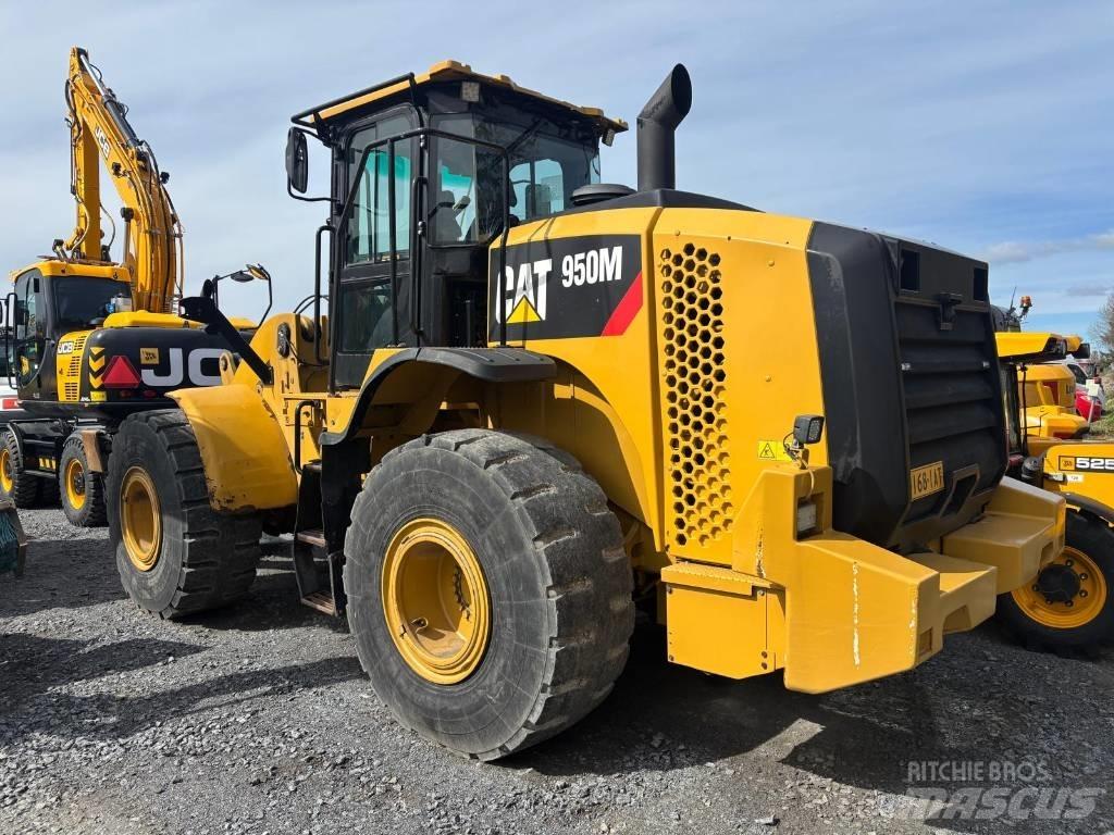CAT 950M لوادر بعجل