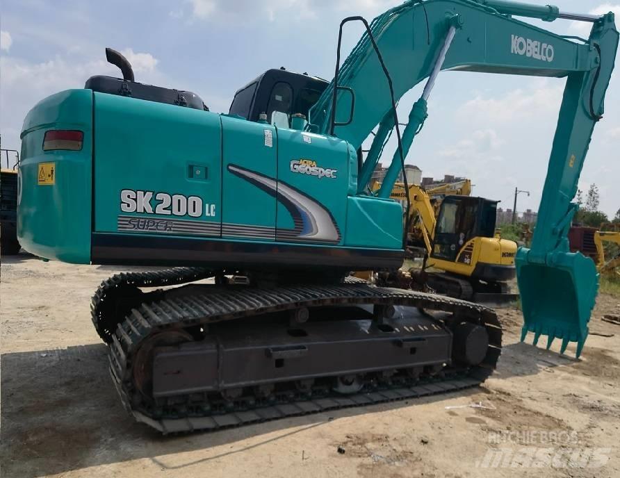 Kobelco SK200-8 حفارات زحافة