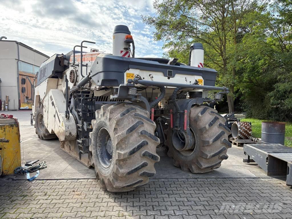 Wirtgen WR 240i معدات إعادة تدوير الأسفلت
