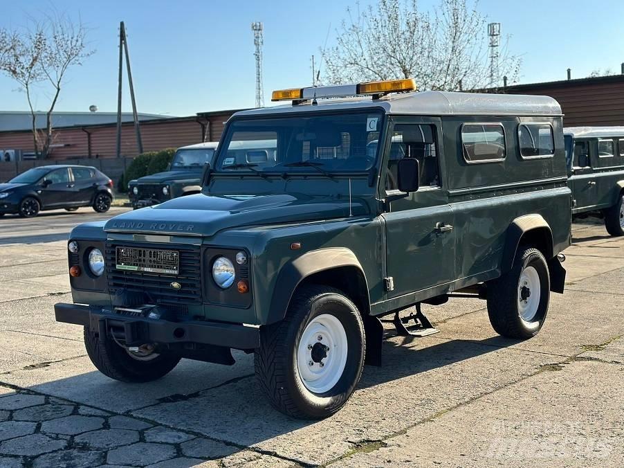 Land Rover Defender مركبات عابرة البلاد