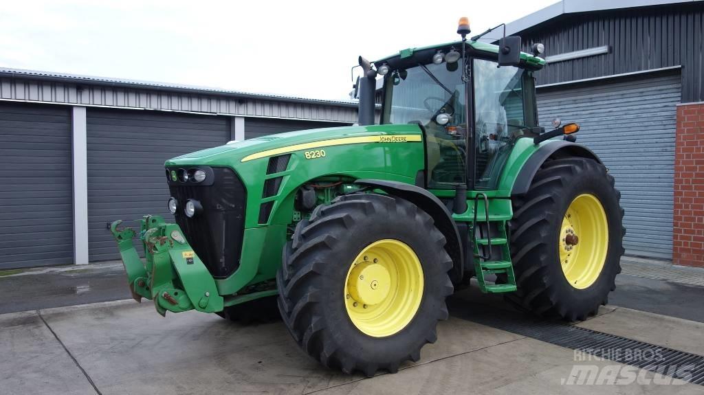 John Deere 8230 ILS الجرارات