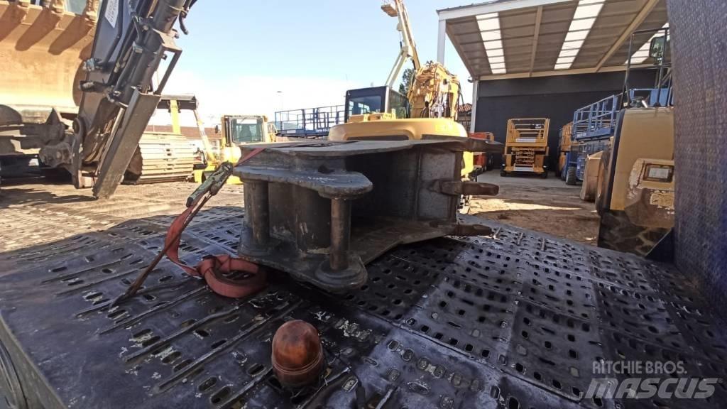 Volvo EC 140 E حفارات زحافة