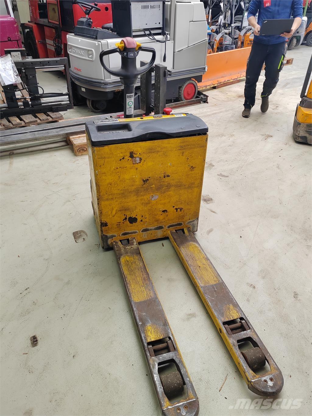 OM TL 18 معدات التكديس الجوالة