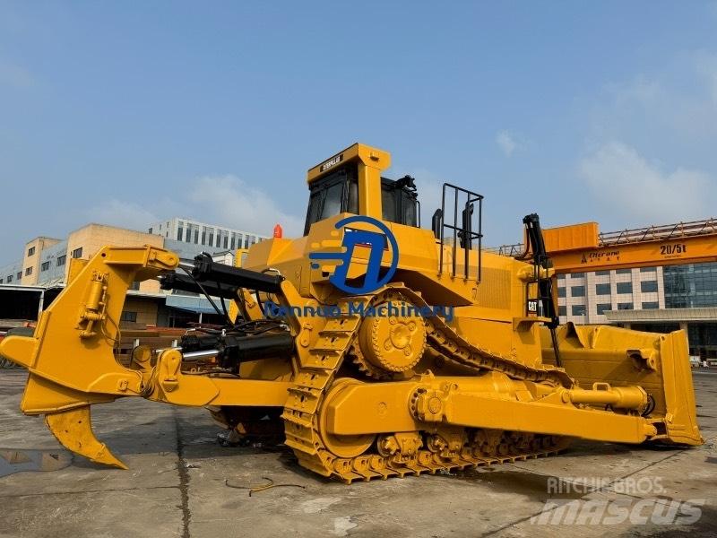 CAT D 10 R بلدوزرات مجنزرة