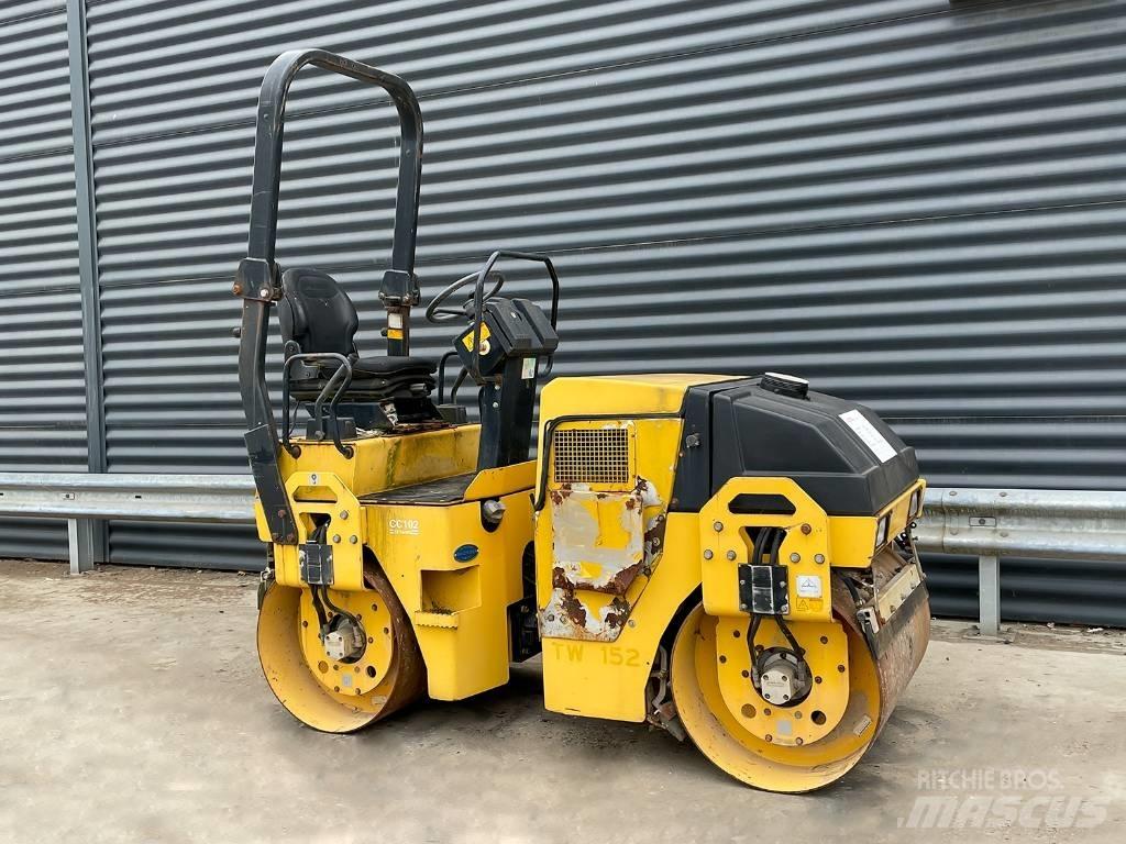 Dynapac CC102 مداحل ثنائية الاسطوانة