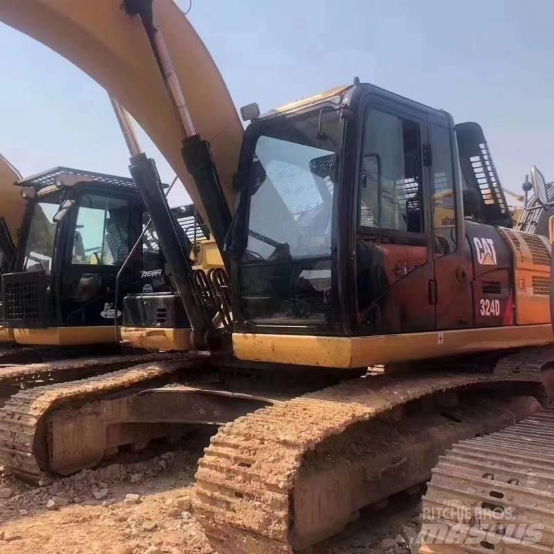 CAT 324 حفارات زحافة