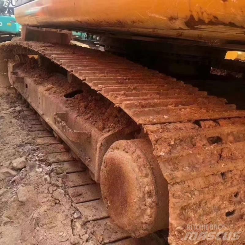 CAT 324 حفارات زحافة